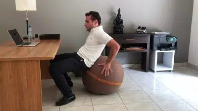 Faut-il investir dans un siège ballon ergonomique pour son bureau