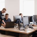 Alternance ou formation classique : quel parcours choisir pour travailler dans l’informatique ?