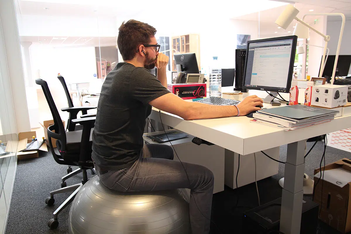 il investir dans un siège ballon ergonomique pour son bureau