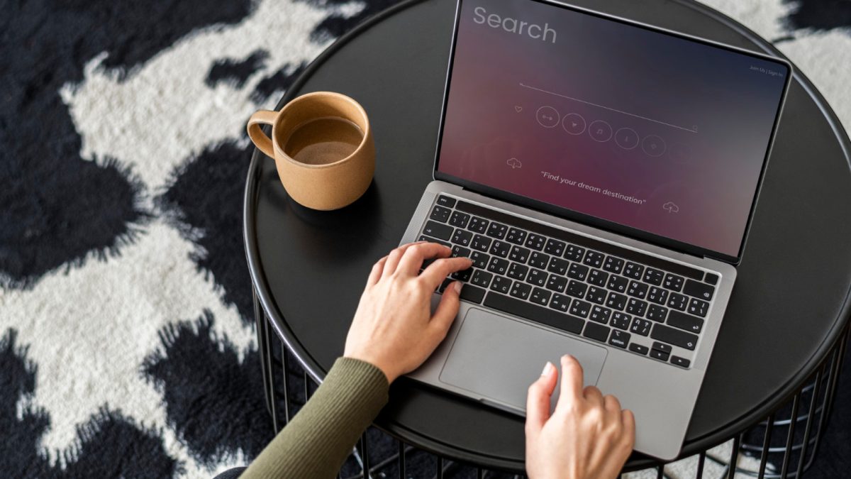 Tablette ou ordinateur portable : le match des usages quotidiens